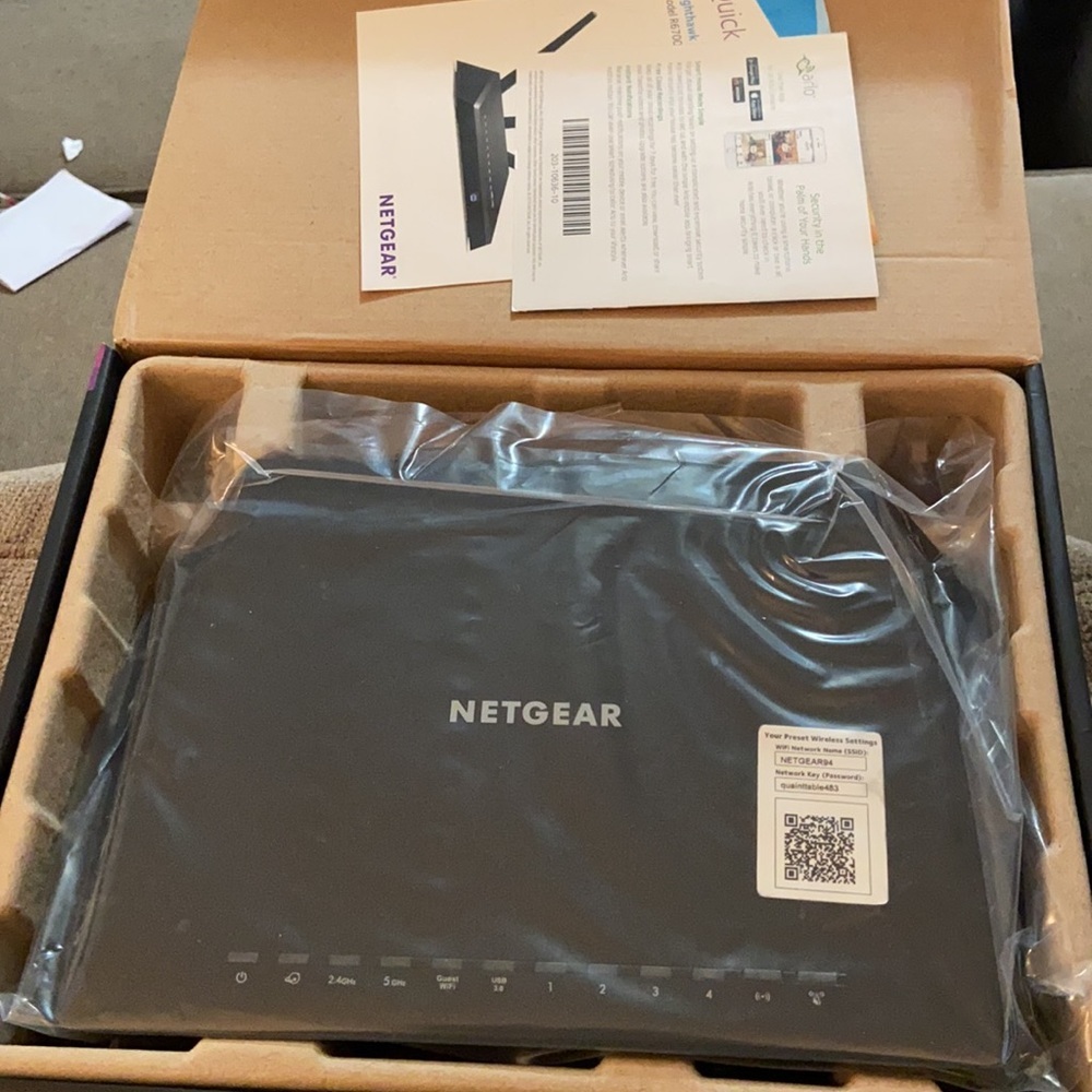 Nighthawk AC 1750 Smart WIFI Router - Picture 8 of 8